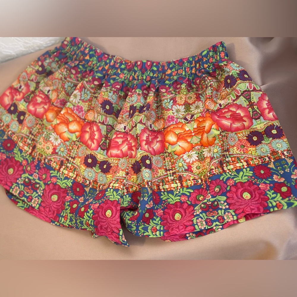 FOREVER21- Women’s Vibrant 🌺Floral 🌸🌼Shorts (L)
